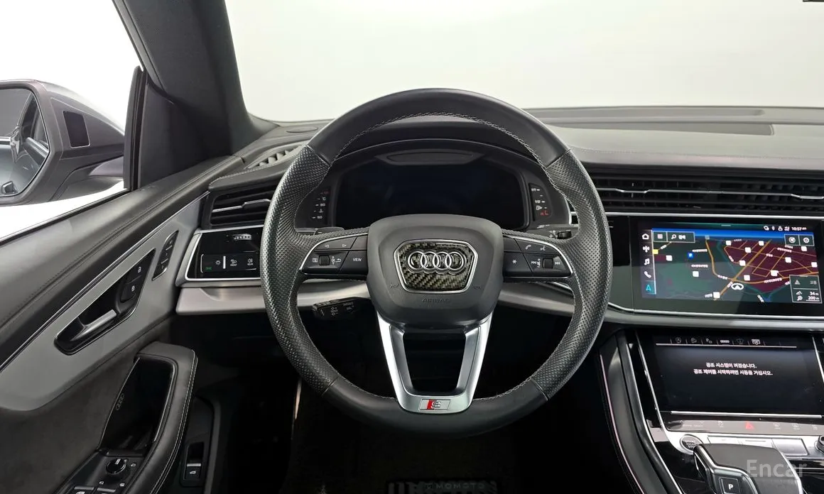 Фото 13 - Audi Q8