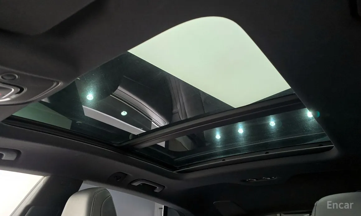 Фото 19 - Audi Q8