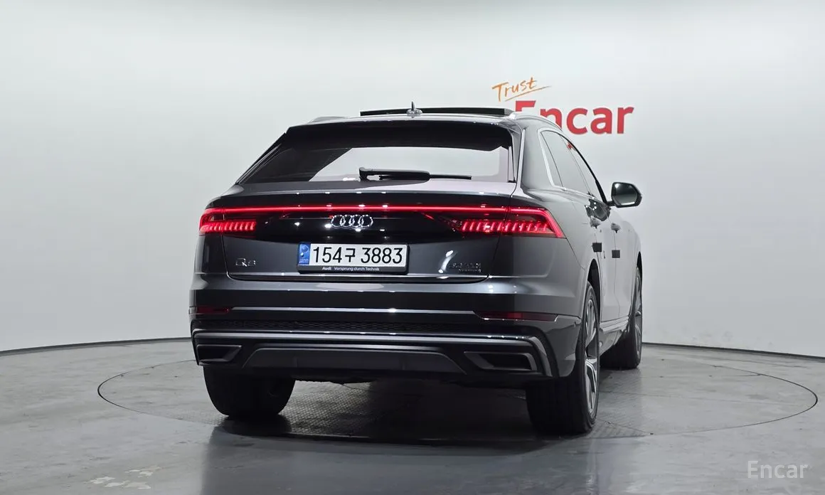 Фото 4 - Audi Q8