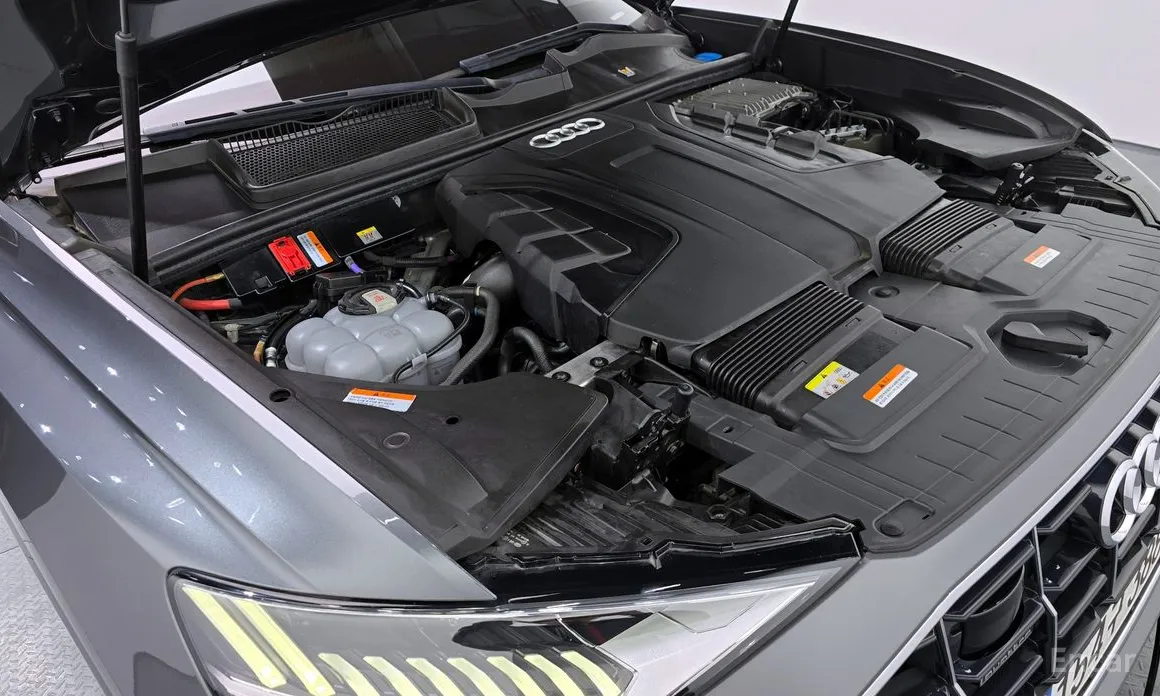 Фото 6 - Audi Q8