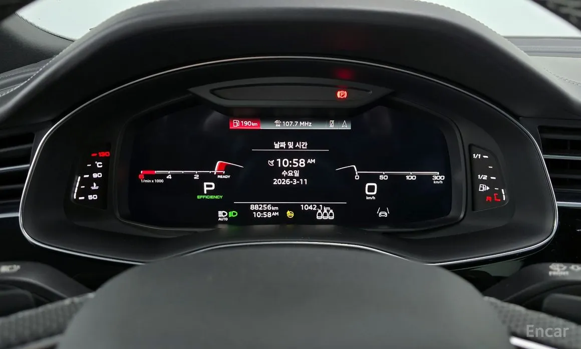 Фото 8 - Audi Q8