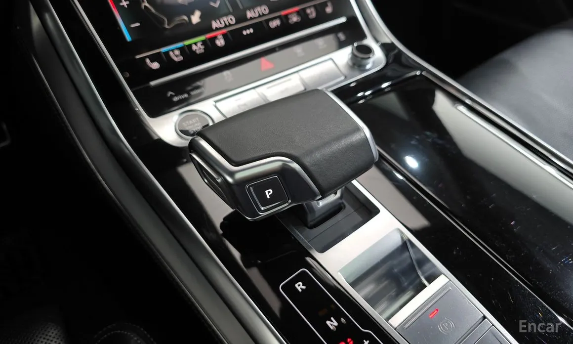 Фото 9 - Audi Q8