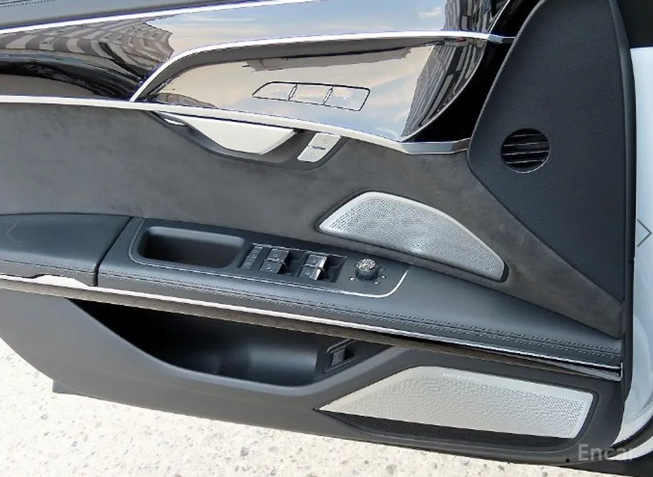 Фото 12 - Audi A8