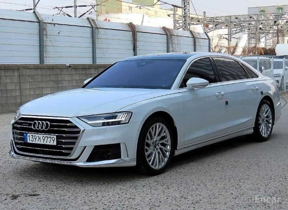 Фото 2 - Audi A8