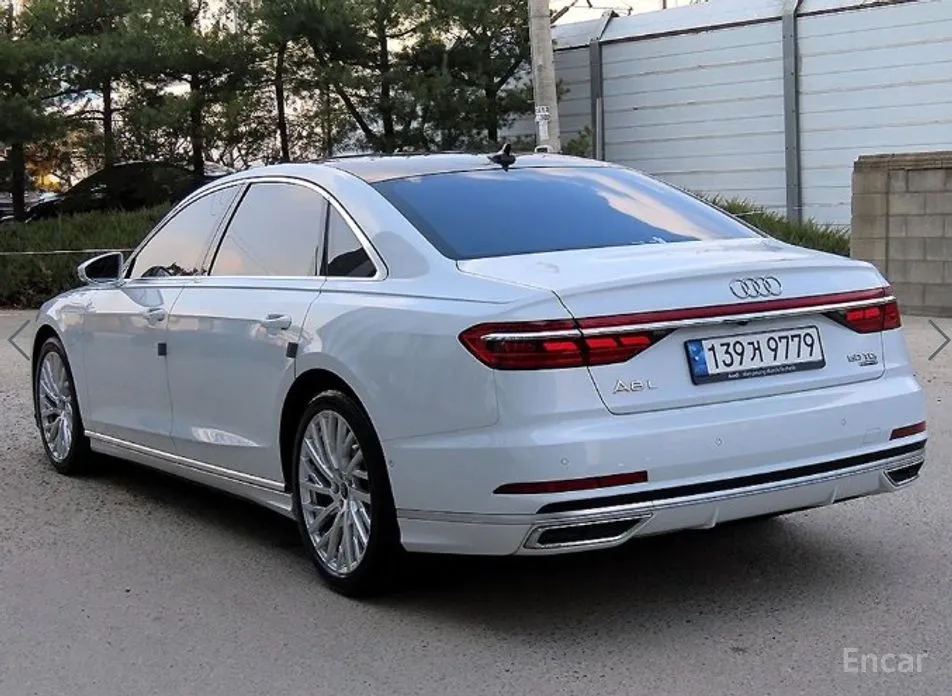 Фото 3 - Audi A8
