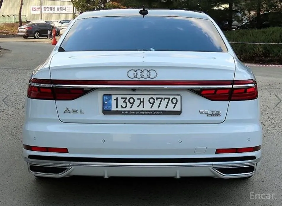 Фото 4 - Audi A8