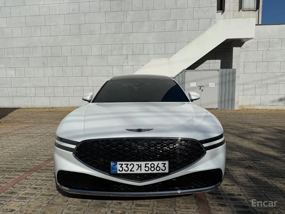 Фото 1 - Genesis G90