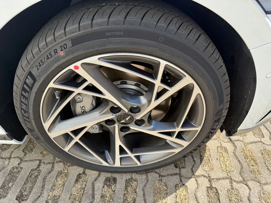 Фото 11 - Genesis G90