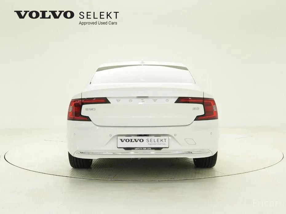 Фото 4 - Volvo S90