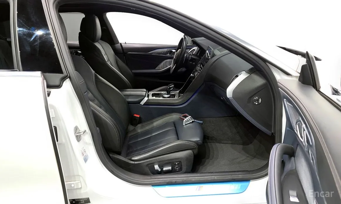 Photo 11 - BMW 8 Series