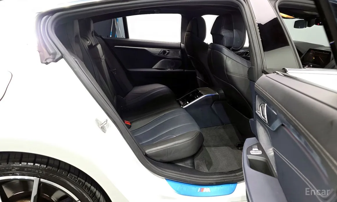 Photo 12 - BMW 8 Series