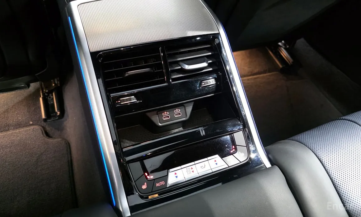 Photo 19 - BMW 8 Series