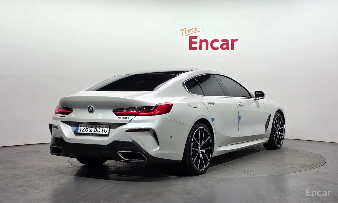 Photo 2 - BMW 8 Series