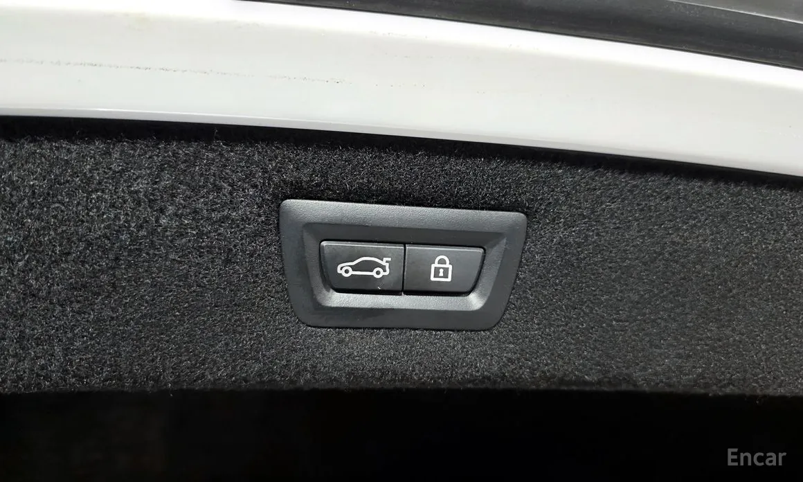 Photo 20 - BMW 8 Series