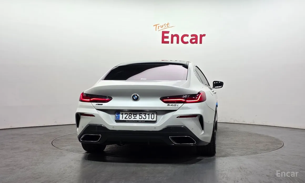 Photo 4 - BMW 8 Series