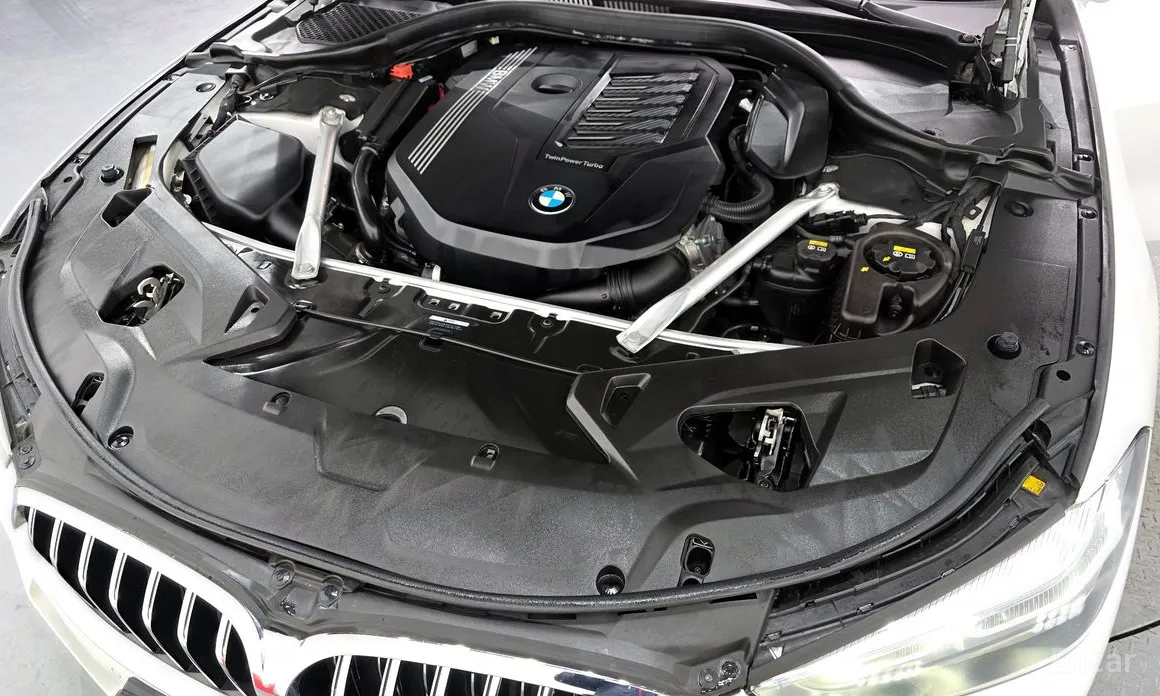 Photo 6 - BMW 8 Series