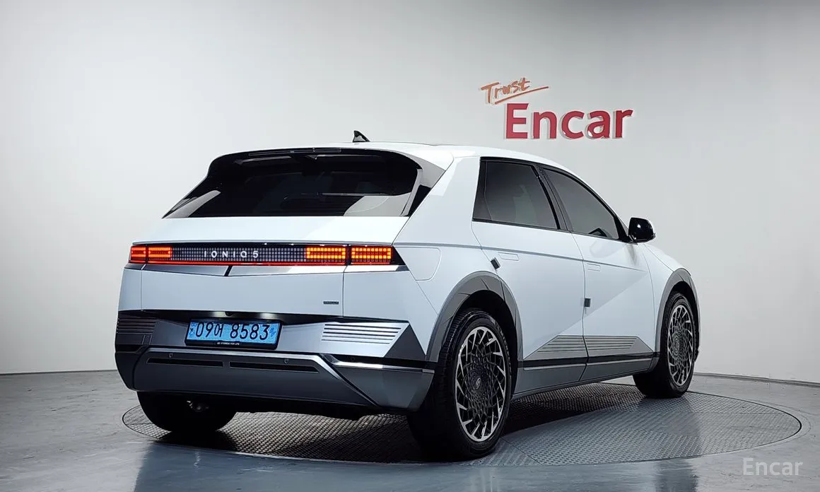 Photo 2 - Hyundai Ioniq 5