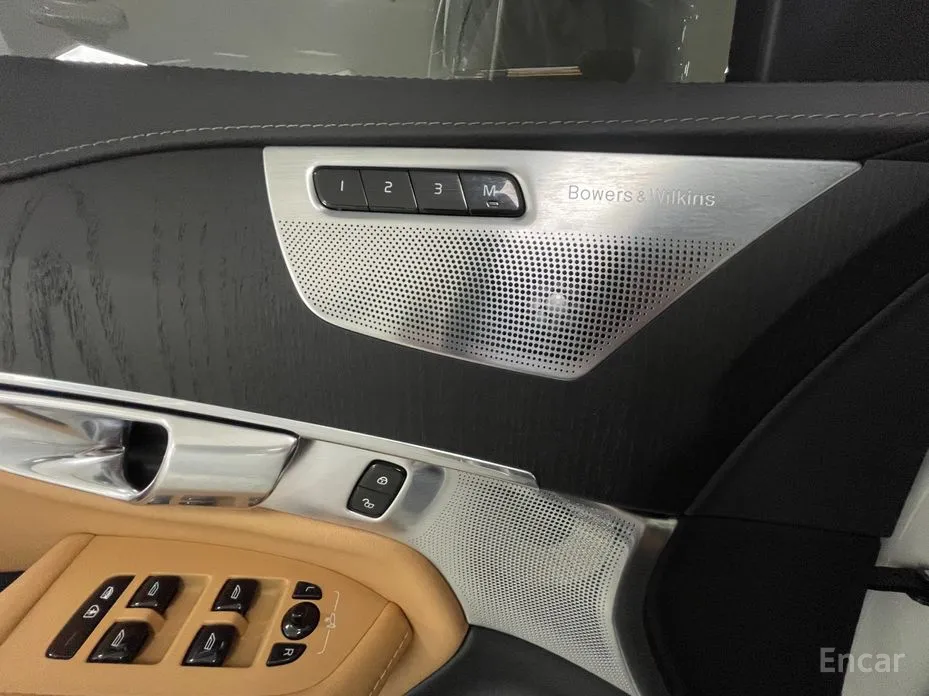 Фото 16 - Volvo XC90