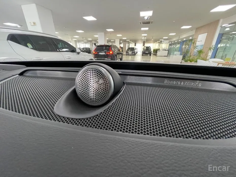 Фото 17 - Volvo XC90