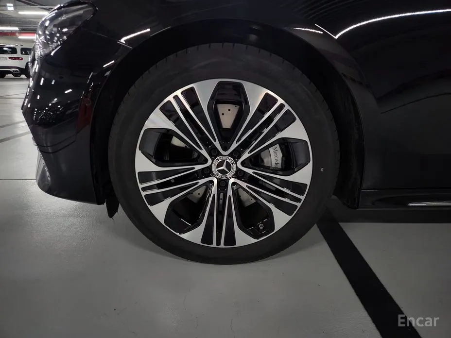 Фото 4 - Mercedes-Benz E-Class