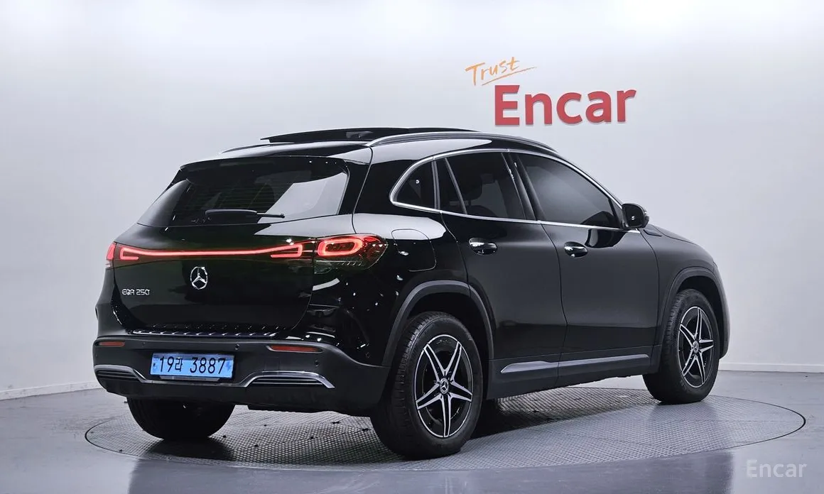 Фото 2 - Mercedes-Benz EQA