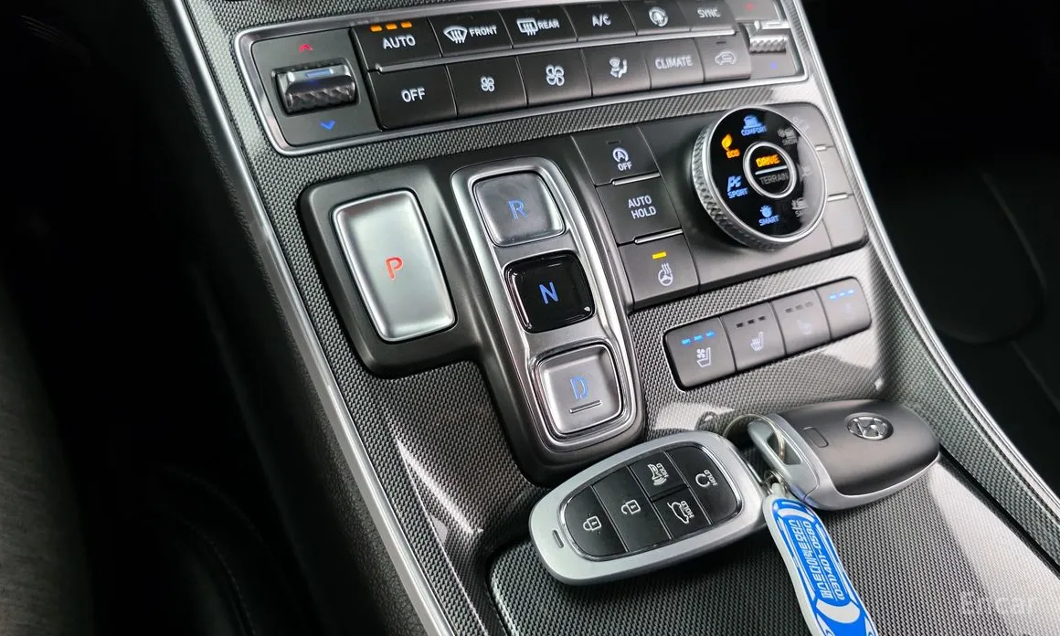 Фото 9 - Hyundai Santa Fe