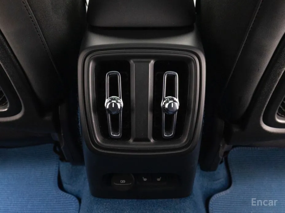 Фото 16 - Volvo C40