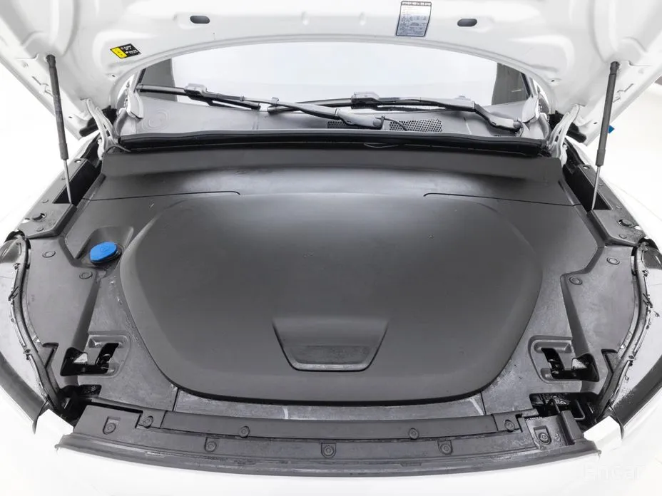 Фото 6 - Volvo C40