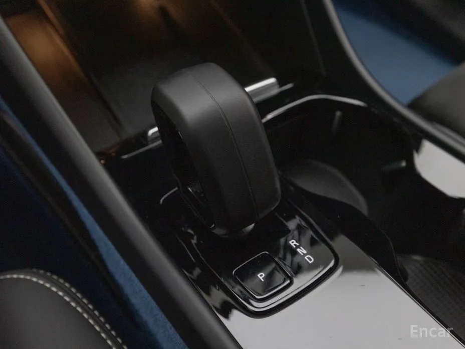 Фото 12 - Volvo C40