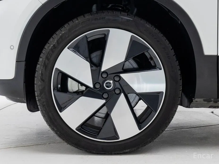 Фото 5 - Volvo C40