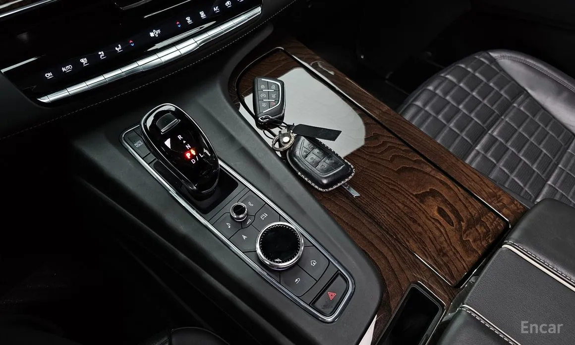 Фото 9 - Cadillac Escalade