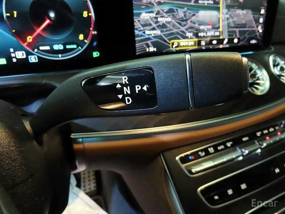 Фото 9 - Mercedes-Benz E-Class