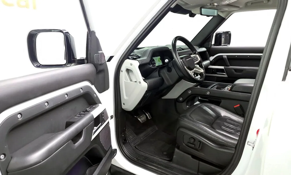 Photo 10 - Land Rover Defender