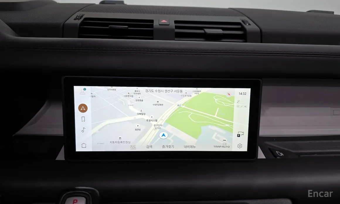 Photo 14 - Land Rover Defender