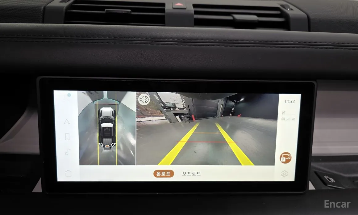 Photo 15 - Land Rover Defender