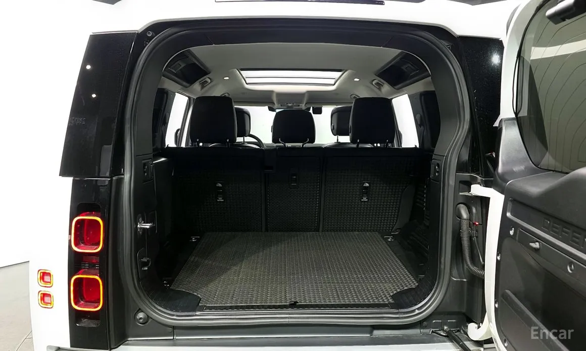 Photo 20 - Land Rover Defender