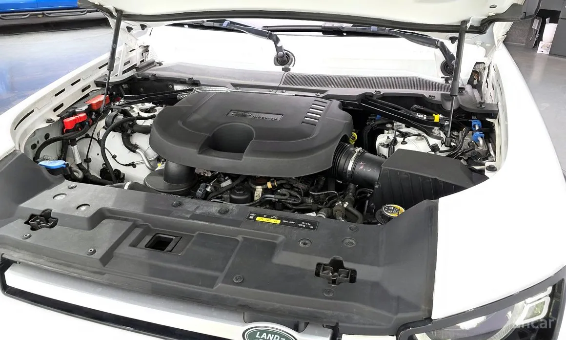 Photo 6 - Land Rover Defender