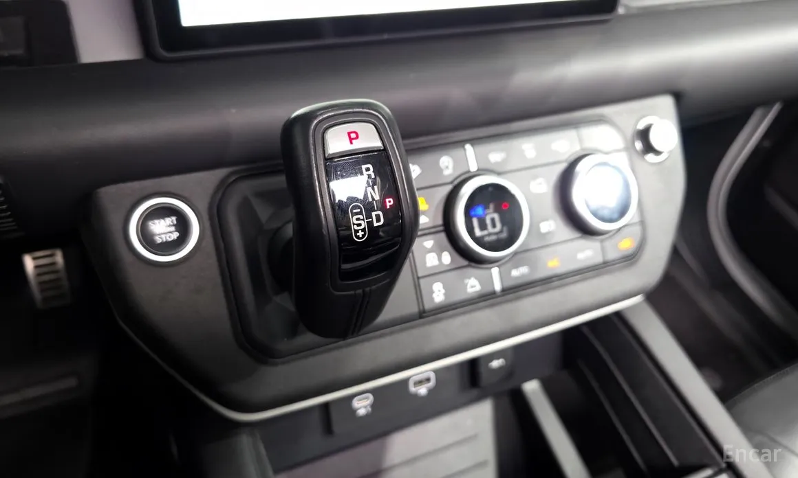 Photo 9 - Land Rover Defender