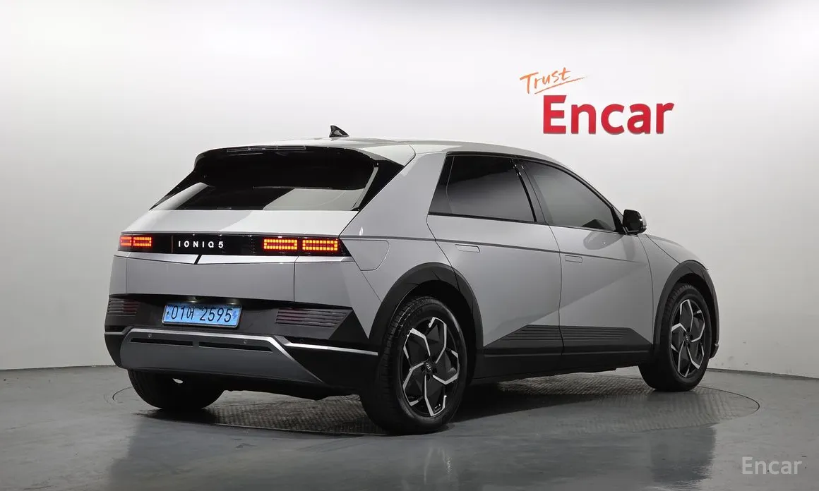 Photo 2 - Hyundai Ioniq 5