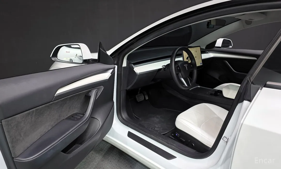 Фото 10 - Tesla Model 3