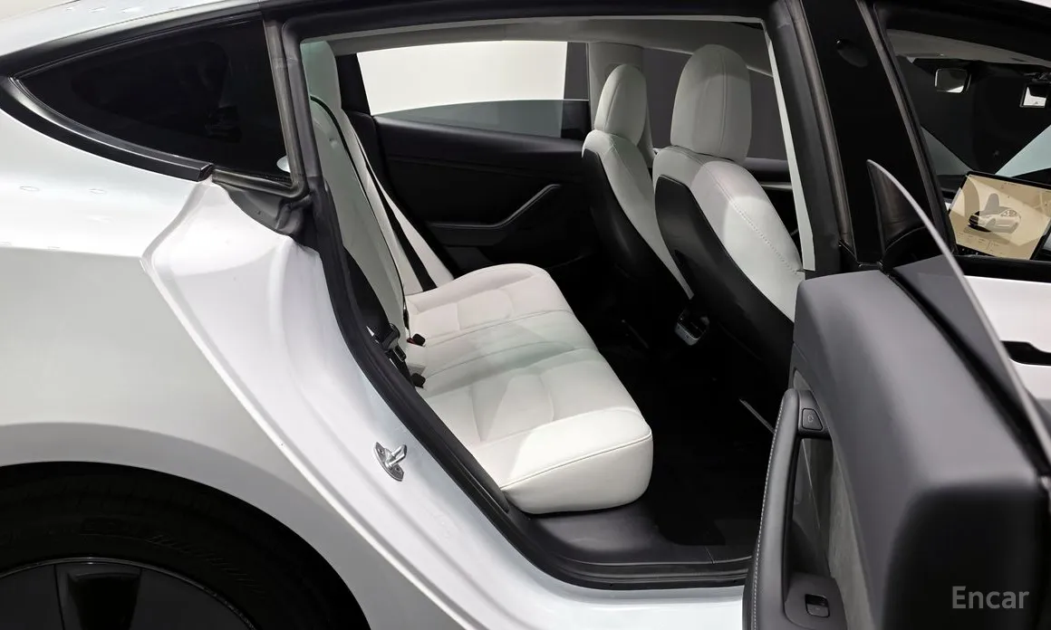 Фото 12 - Tesla Model 3