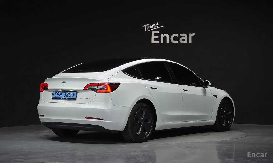 Фото 2 - Tesla Model 3