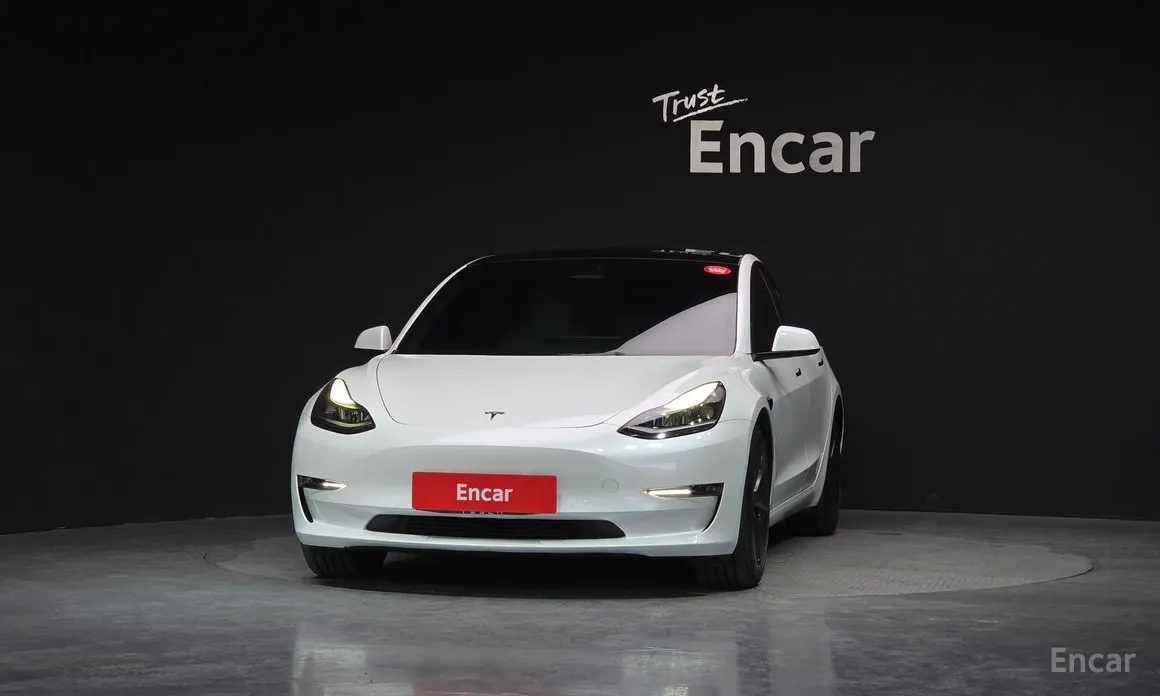 Фото 3 - Tesla Model 3