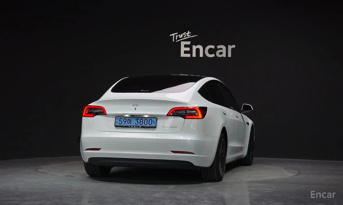 Фото 4 - Tesla Model 3