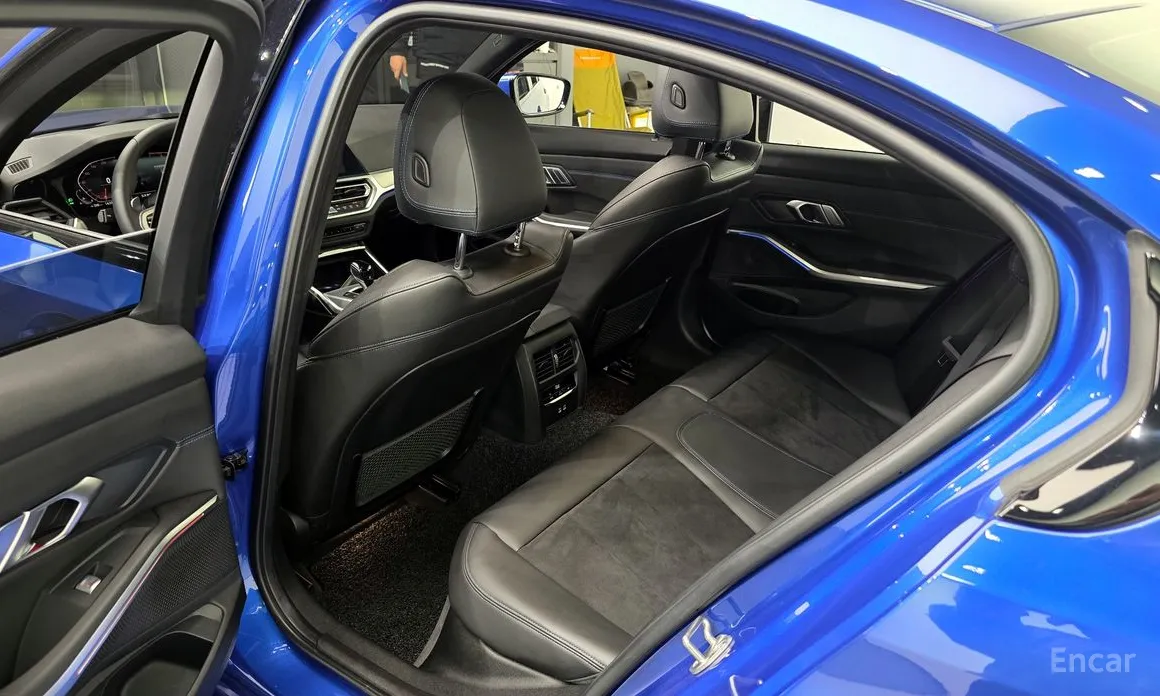 Photo 11 - BMW 3 Series