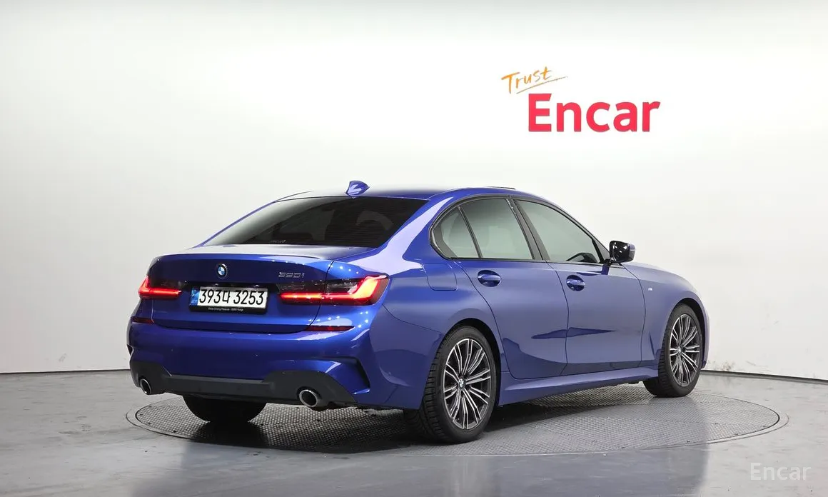 Photo 2 - BMW 3 Series