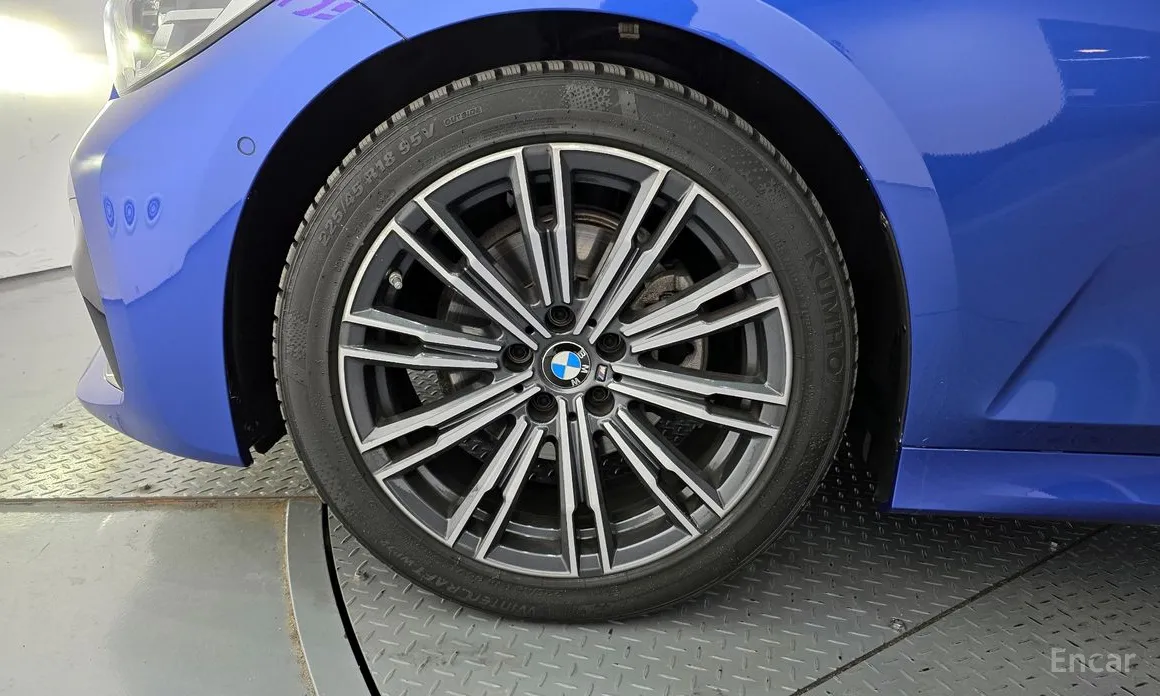 Photo 5 - BMW 3 Series