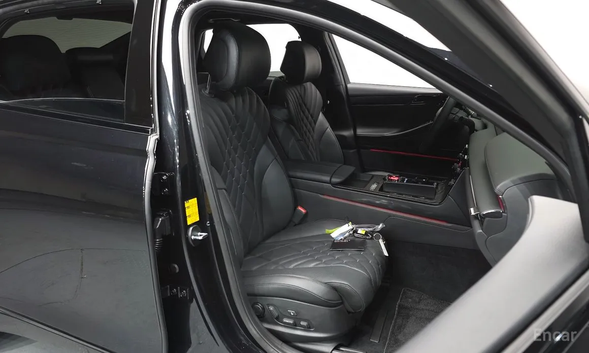 Photo 12 - Genesis G80