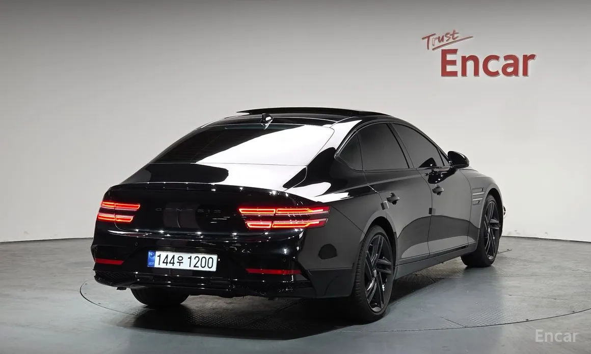 Photo 2 - Genesis G80