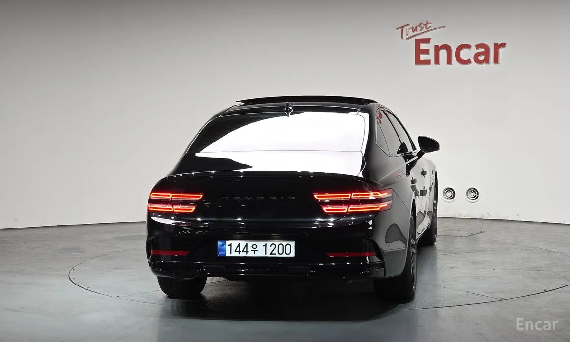 Photo 4 - Genesis G80